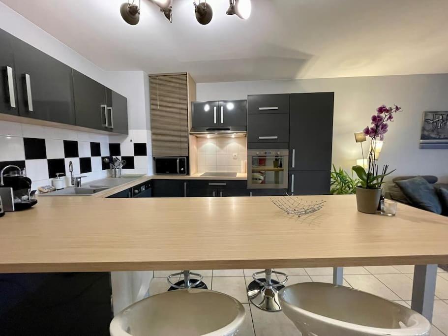 L'Ideal Cosy-Wifi-Netflix Et Garage Vienne  Exterior photo